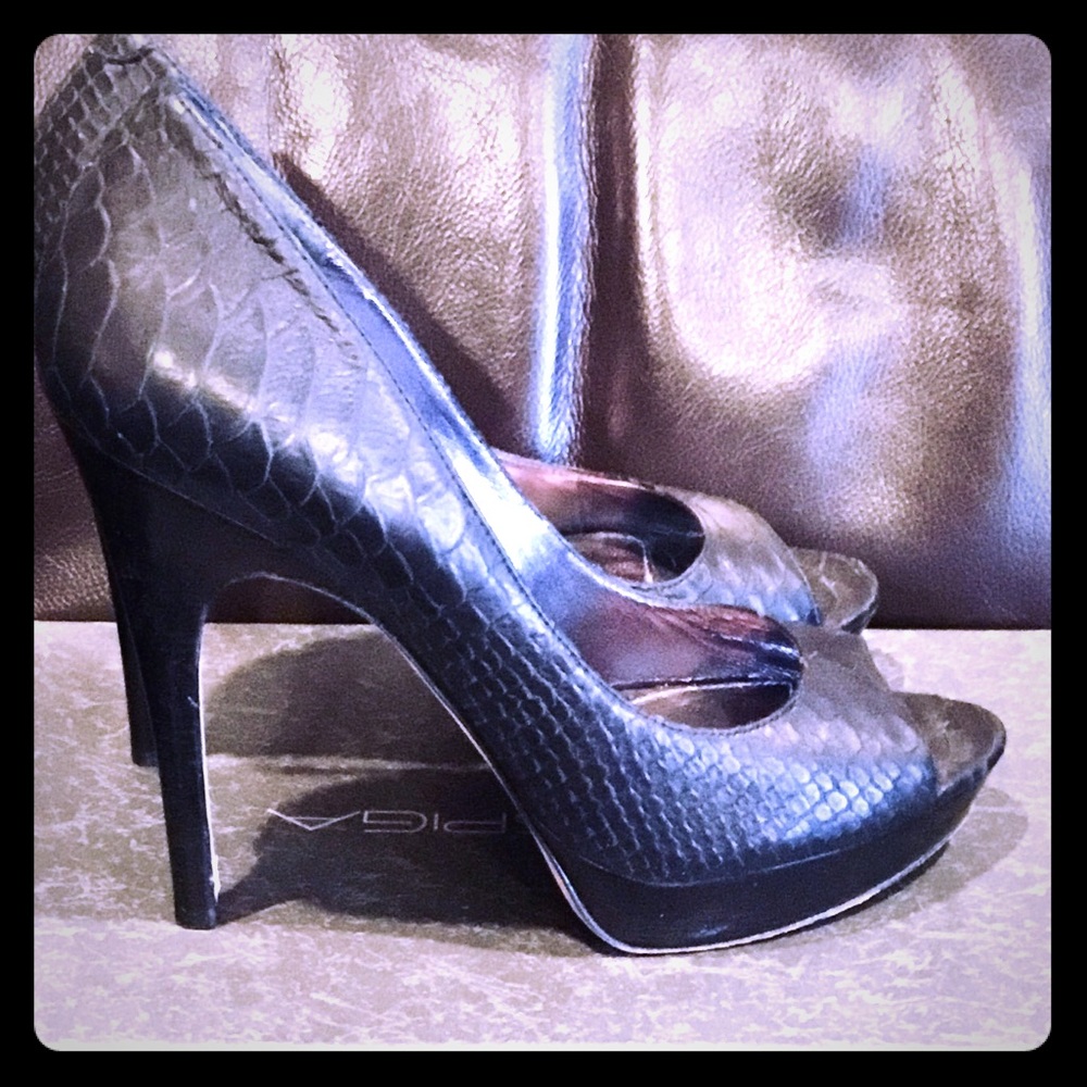 EUC Via Spiga Elora Black Snake Pumps